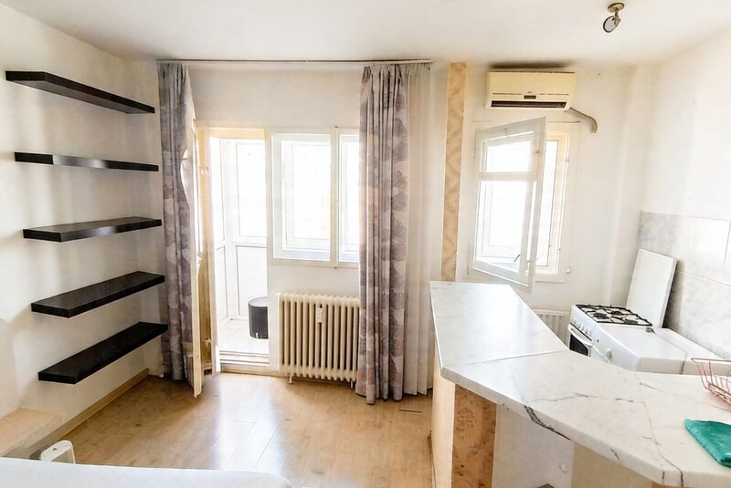 Titan IOR  - strada Bucovina, cinema Gloria,  Bloc mixt- garsoniera